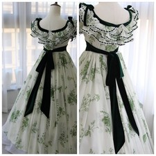 Vintage Victorian Prom Dresses Ruffles Lace Floral Print Medieval Evening Gowns