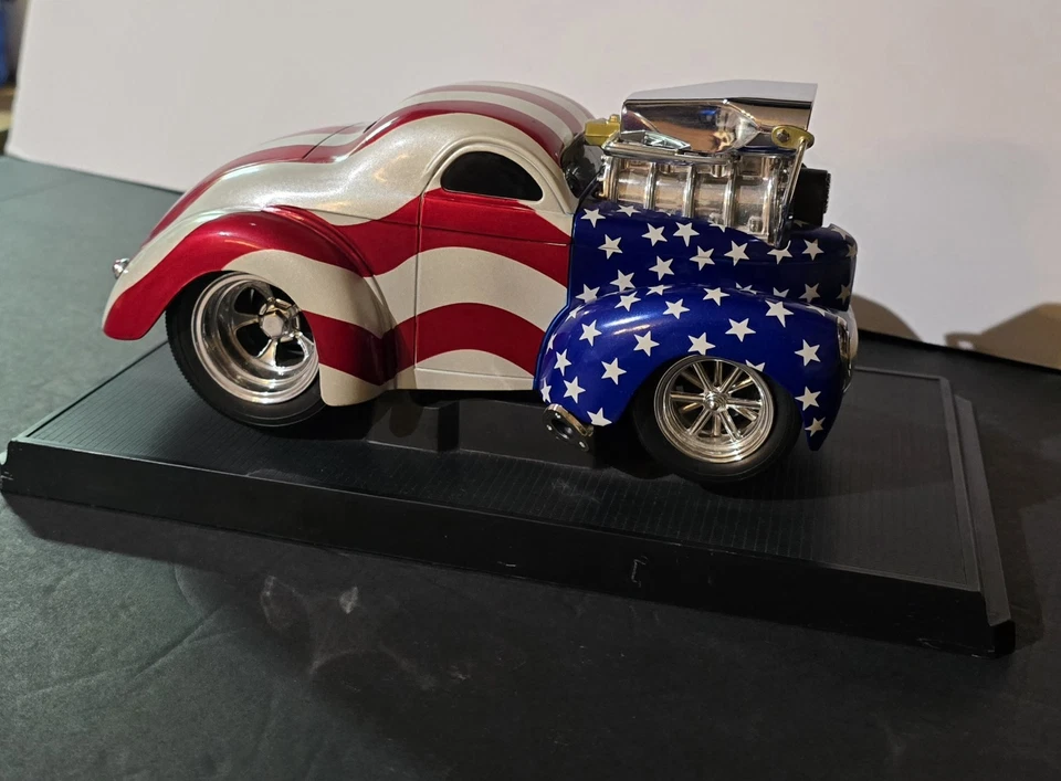 Funline Muscle Machines 1941 41 Willys Coupe 1:18 Drag Race Stars Stripes Red - Image 2 of 4
