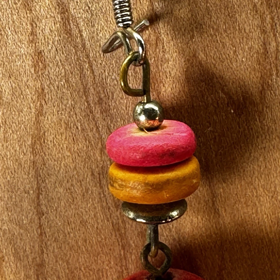 Pendientes colgantes bohemios de cuentas de madera tono plata herrajes boho mínimos lindos Foto 3 de 4