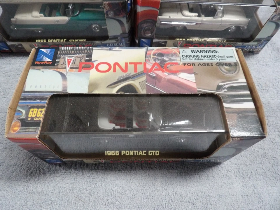 new ray toys 1/43 die cast Pontiac 1955 Starchief 1957 Bonneville 1966 gto 2004 - Image 3 of 4