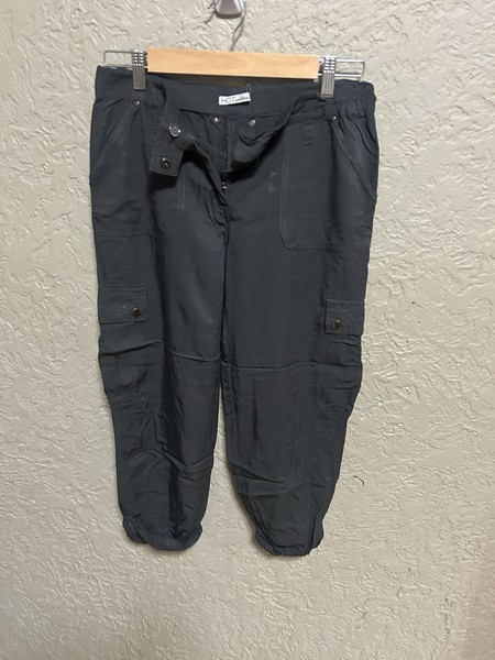 HOT options Women’s Green Cargo Pants Size 8 Pockets Tapered Button Woven