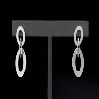 Roberto Coin Chic & Shine 18k White Gold Oval Dangle Earrings #J179561 1