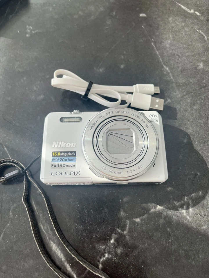 Nikon Coolpix S7000 Kamera 16.0MP 20x Zoom Full HD WEISS - Bitte lesen