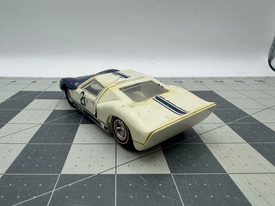 Coche usado de plástico vintage The LINDBERG Line Nº25 Ford GT  Foto 2 de 4
