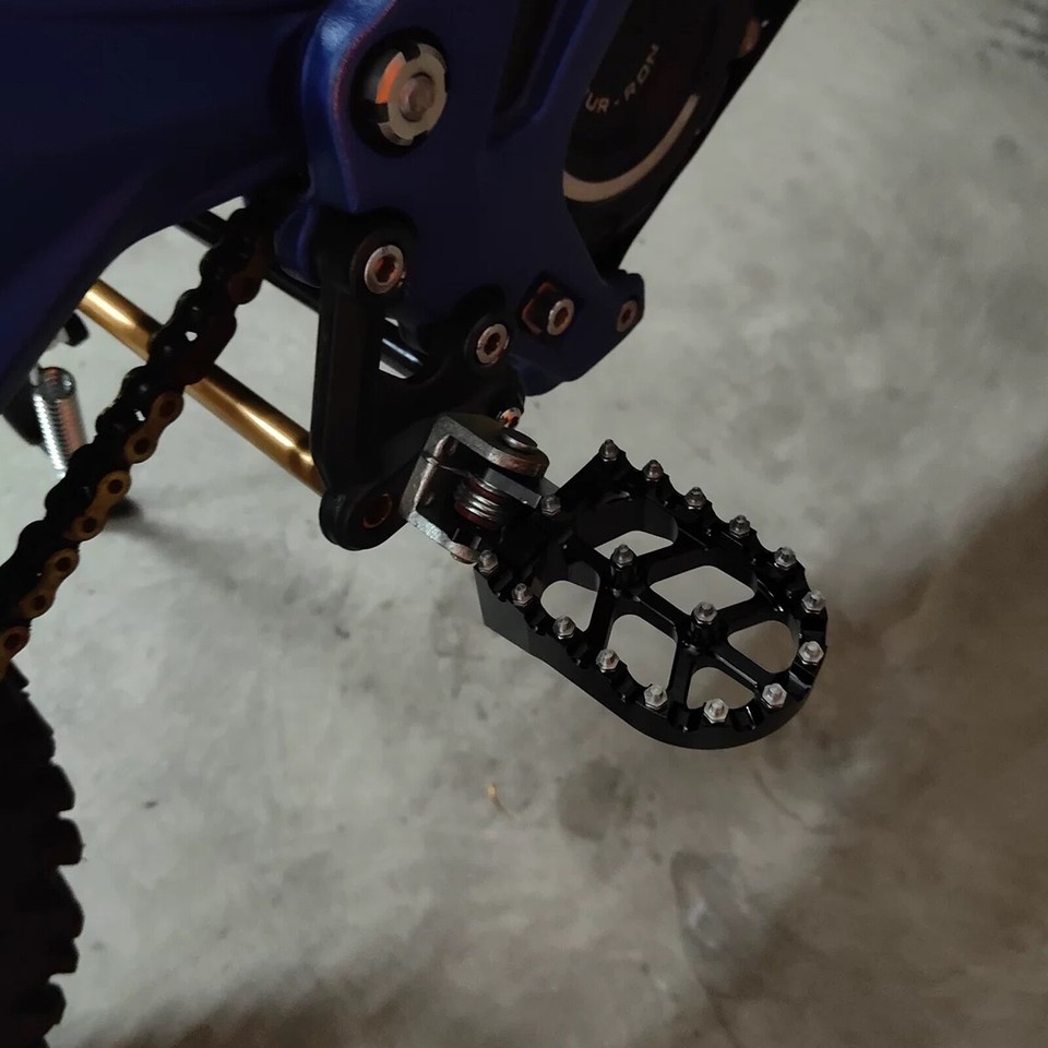 Pedane Moto Cross CNC In Alluminio Per XR150L/CRF150F/CRF250F/HAWK 250/Sur Ron (Nere) - 4