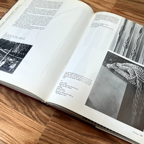 Interlacing the ELEMENTAL Fabric Book WEAVING JACK LENOR LARSEN 1986 Freudenheim - Imagen 9 de 18