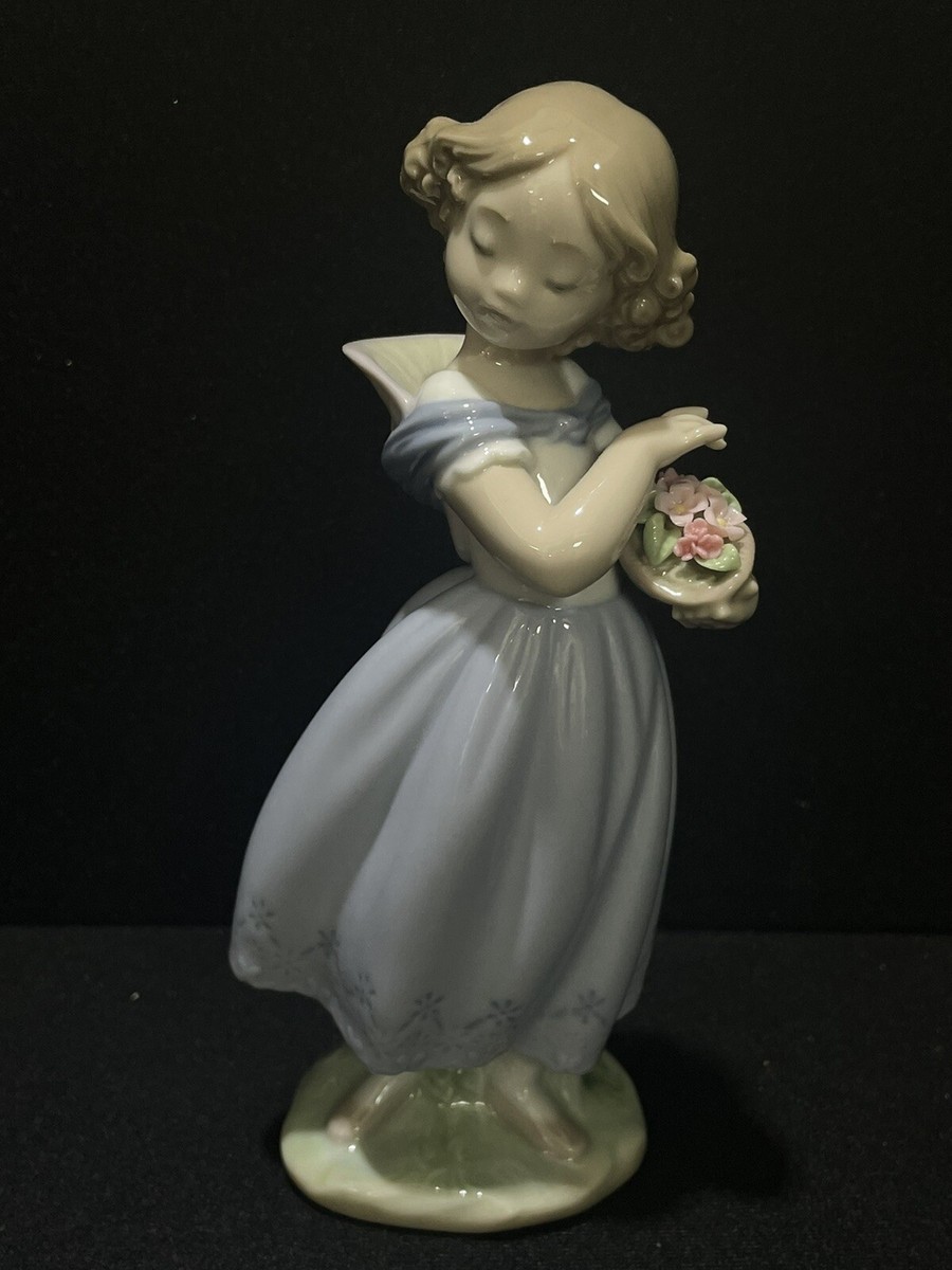 MINT IN BOX Lladro 8247 Adorable Innocence Girl Flower Basket