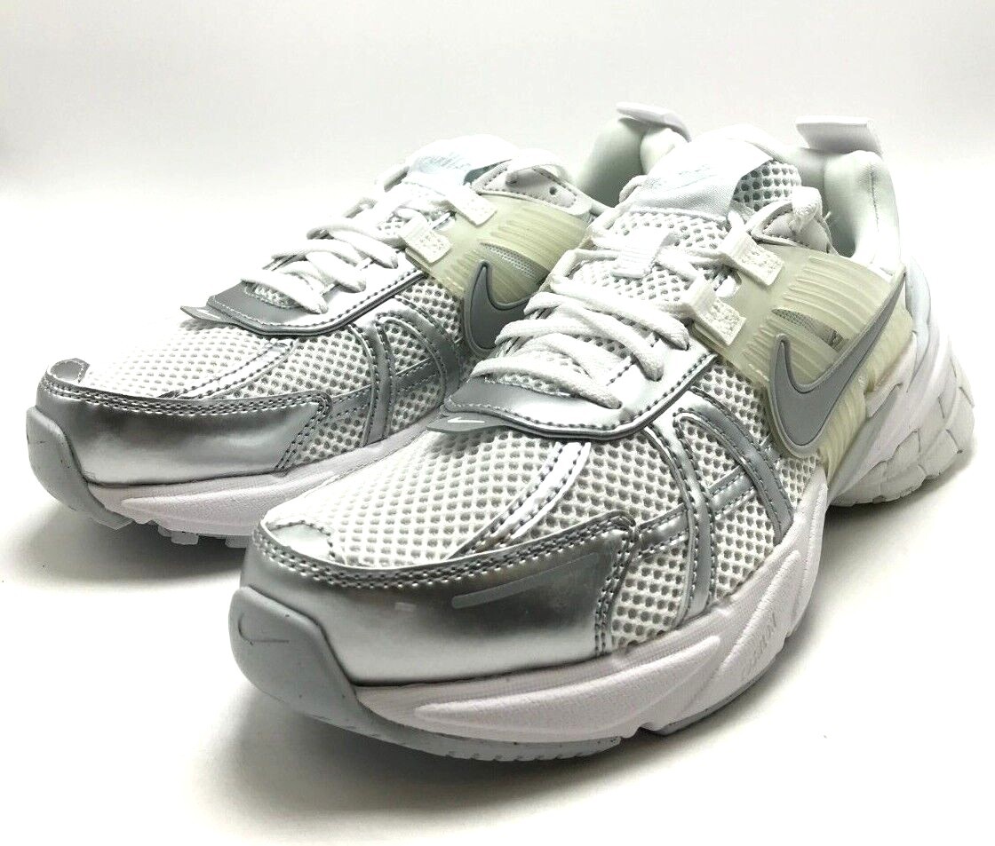 Nike V2KRUN シルバー Size 8 - Nike V2K Run Metallic Silver W for sale online | eBay
