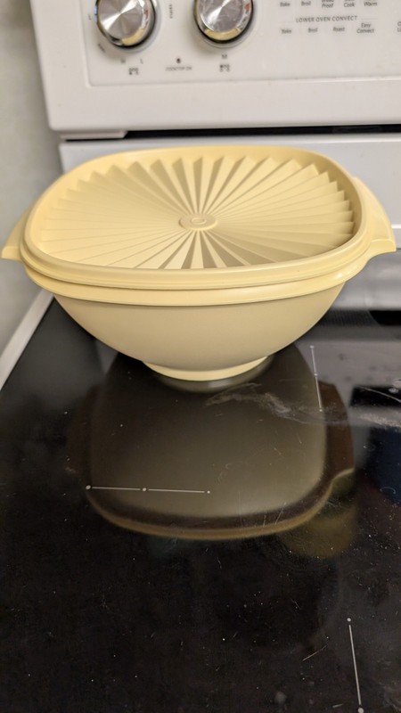Tupperware Large Servalier Bowl 858 New Spring Yellow 11 3/4 Cup   2.8L