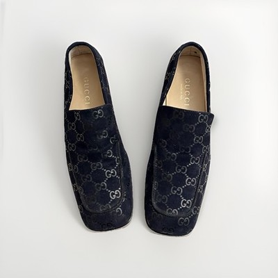 Vintage GUCCI Women display picture 3