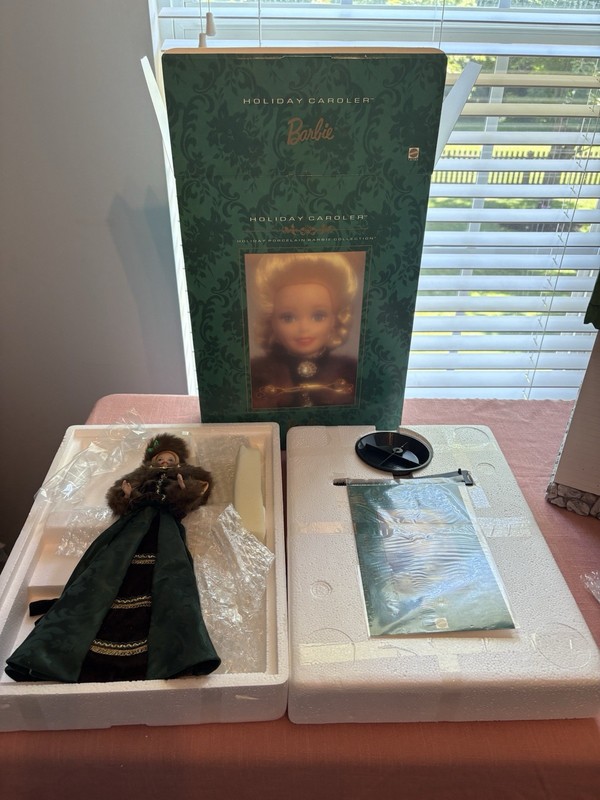 HOLIDAY CAROLER BARBIE PORCELAIN DOLL COLLECTION NEW 1996  MATTEL