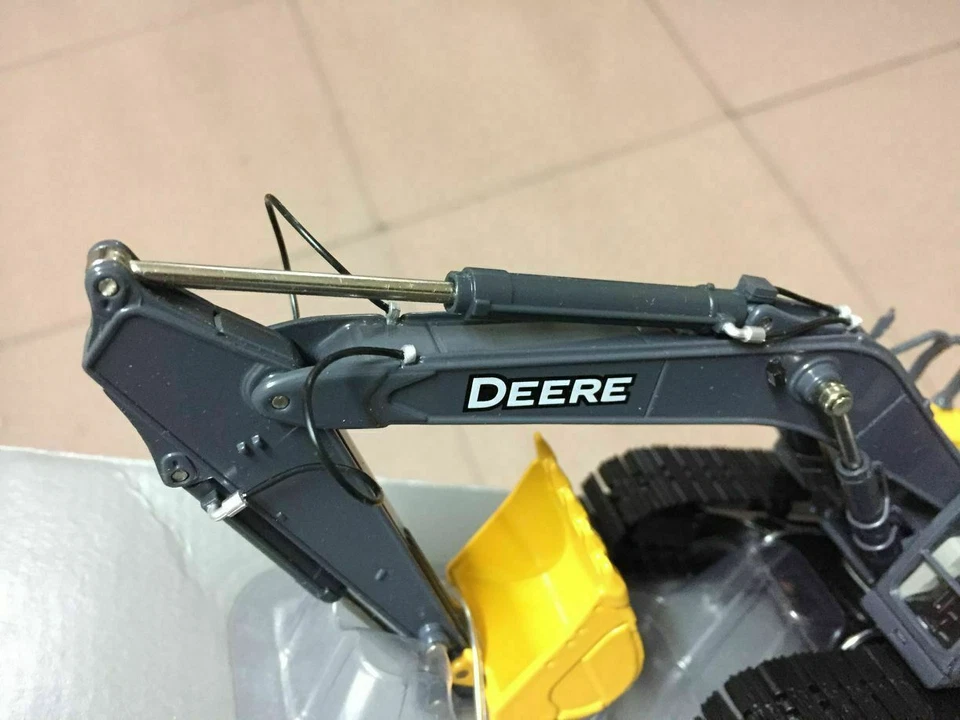 Excavadora John Deere E360 LC orugas metálicas escala 1:50 modelo fundido a presión nueva en caja Foto 4 de 4