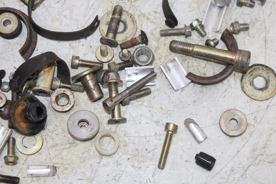 1998 DUCATI MONSTER 900 OEM PARAFUSOS DE MONTAGEM DE MOTOR HARDWARE PARAFUSOS DE MOTOR - Imagem 3 de 4