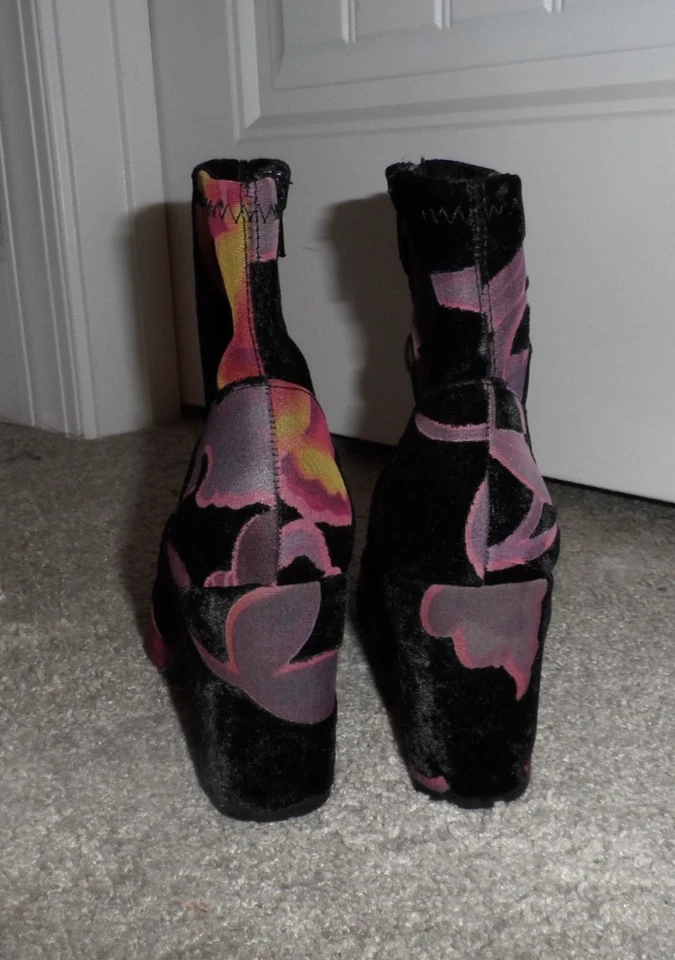 Pretty Steve Madden Talla 7 Negro Púrpura Floral Terciopelo Bloque Tacón Botas Nuevas Sin Caja Foto 2 de 4