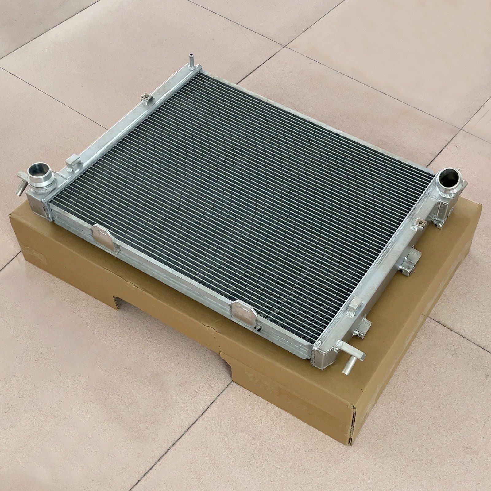Aston Martin DBX 2019-2023 Radiator P/N HY538005AA