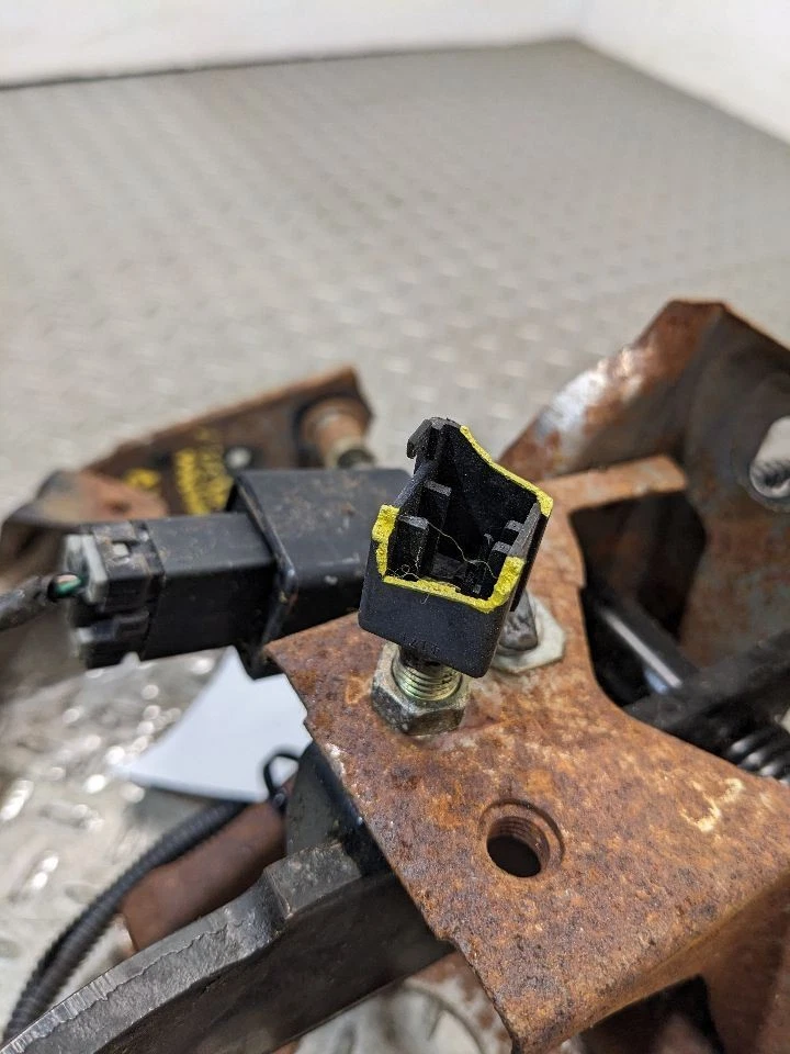 1987-1997 Nissan D21 Hardbody Pickup Clutch & Brake Pedal Assy OEM 1173884 - Image 2 of 4