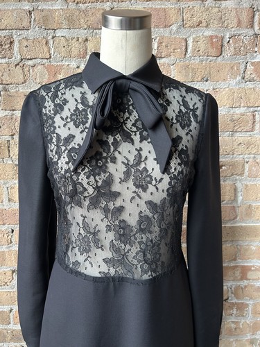 Runway Valentino dress 40, (size 6) Great Condition. Worn Only Twice. - Picture 2 of 7