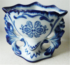 LIMOGES SINGER VASE DE MARIÉS  EN PORCELAINE  BLEU BLANC