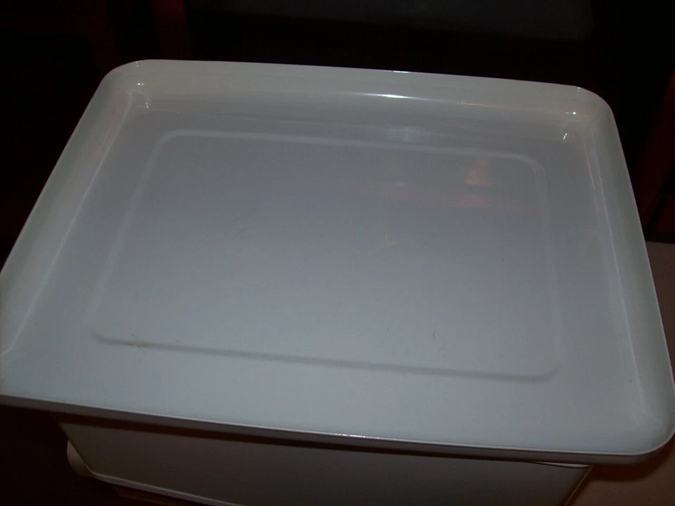 METAL BISCUITS STORAGE BOX WITH LID WHITE WITH BLUE PRINT - Image 4 of 4