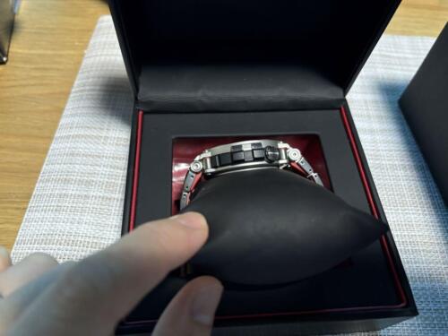 CASIO G-SHOCK MTG-B1000XBD-1AJF MT-G Chronograph Carbon Bezel Solar Radio Watch - Picture 5 of 6