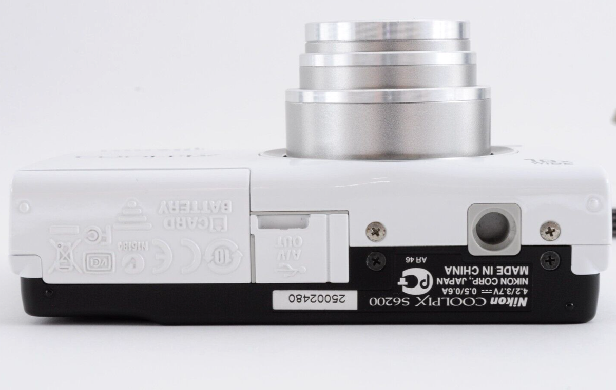 Nikon COOLPIX S6200 White 16.0MP 10x Digital Camera [N.Mint Nikon COOLPIX S6200 White 16.0MP 10x Digital Camera [N.Mint
