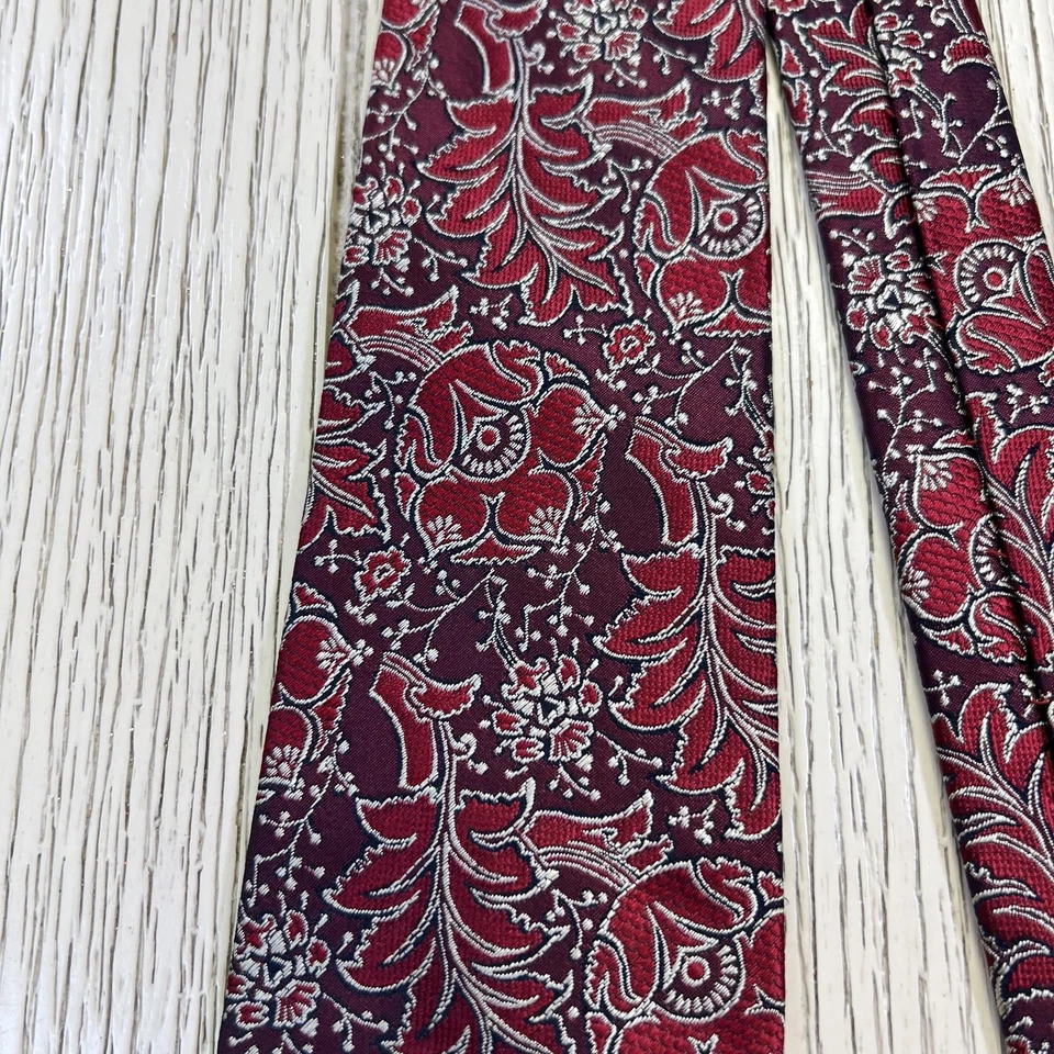 Vintage Burberrys Tie Mens Silk Paisley Floral Necktie Made in England 90s - Image 2 of 3