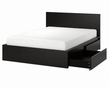 Malm Bett 140x200 Schwarz mit Lattenrost und Nachttischschränken