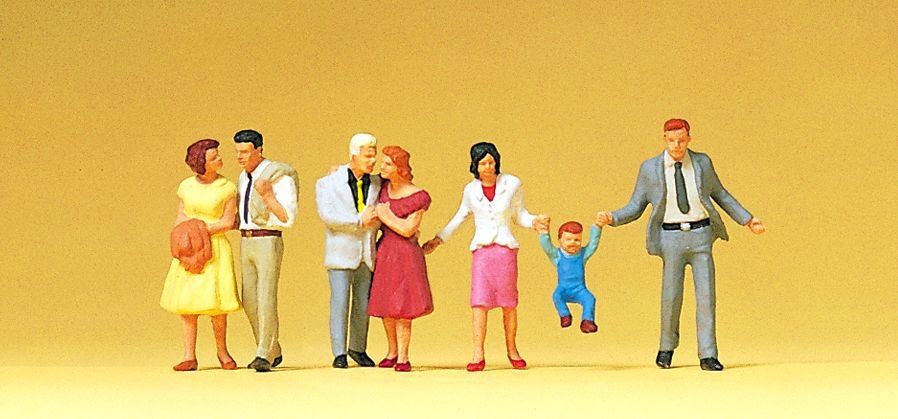 Walking Couples (3x2) Exclusive Figure Set Preiser 10514