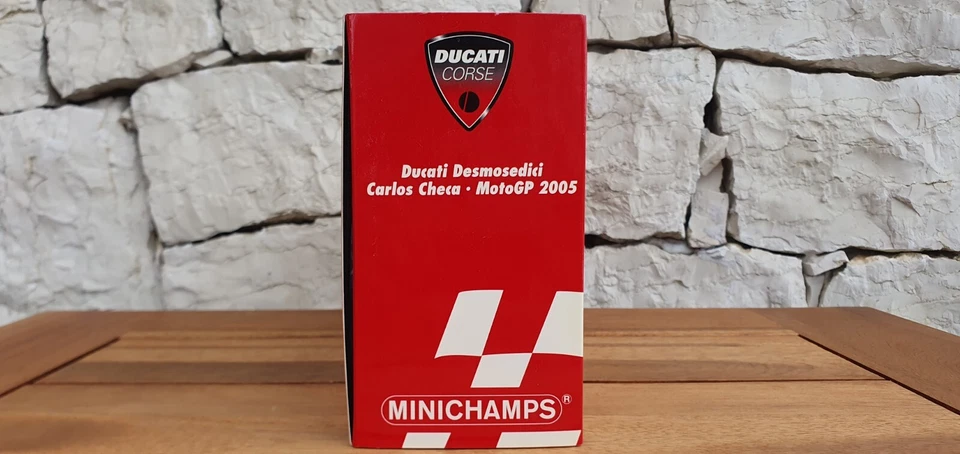 Minichamps 1:12 DUCATI Desmosedici GP5 Carlos Checa Moto GP 2005 122 050007 - Immagine 2 di 4