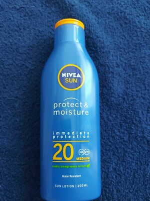 NIVEA SUN Protect & Moisture Sonnenlotion LSF20 (200 ml)