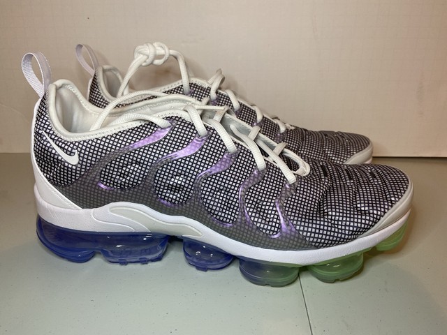 vapormax plus barely volt