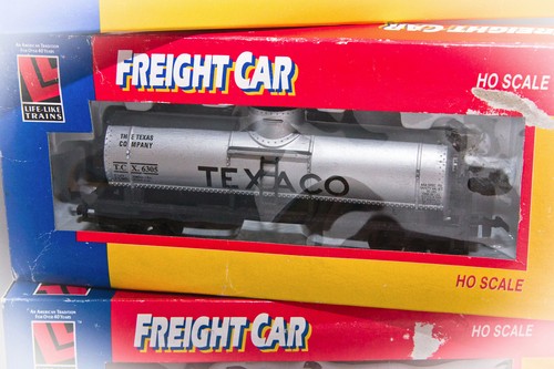 Life-Like Trains HO Scale TEXACO / CHESSIE SYSTEM / SWIFT LIVE STOCK Freight Car - Picture 13 of 14