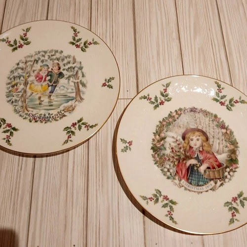 Royal Doulton Christmas Plates - Set of 2