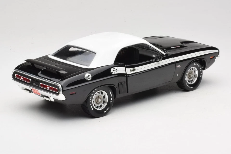 36549 Dodge Challenger R/T Black & White ERTL 1:18 - Immagine 3 di 4