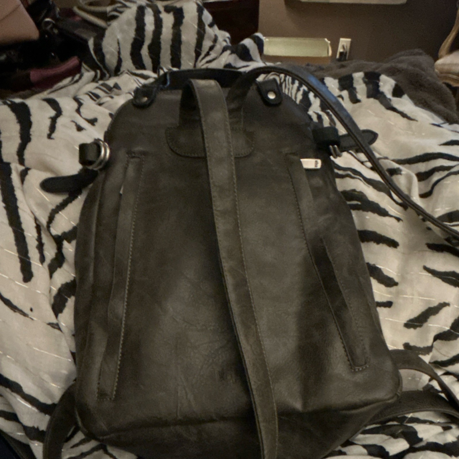 Black Buckle Closure Men's Solid Backpack with Sh… - image 2