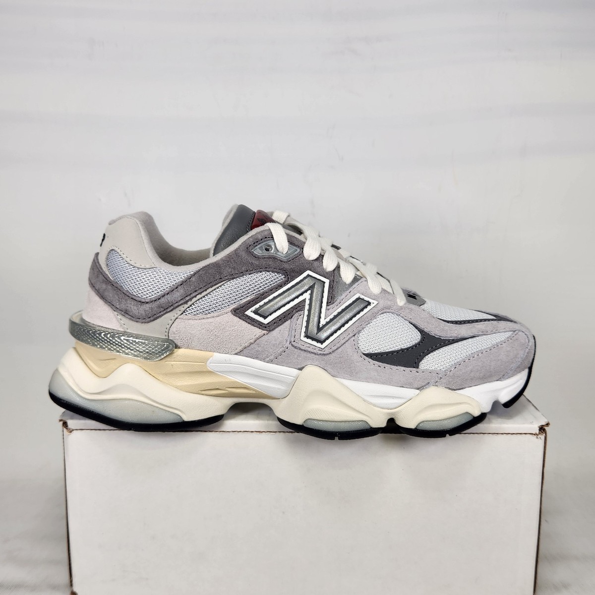 Size 5 Men / 6.5 Wom - New Balance 9060 - Raincloud / Castlerock 