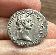 ROMAN. DOMITIAN (81-96 AD). SILVER DENARIUS. STRONG DETAIL.