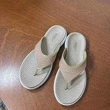 Capelli New York Gold Glitter Rubber Flip Flops