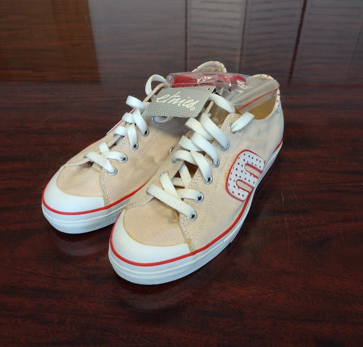 Cute low hotsell top sneakers