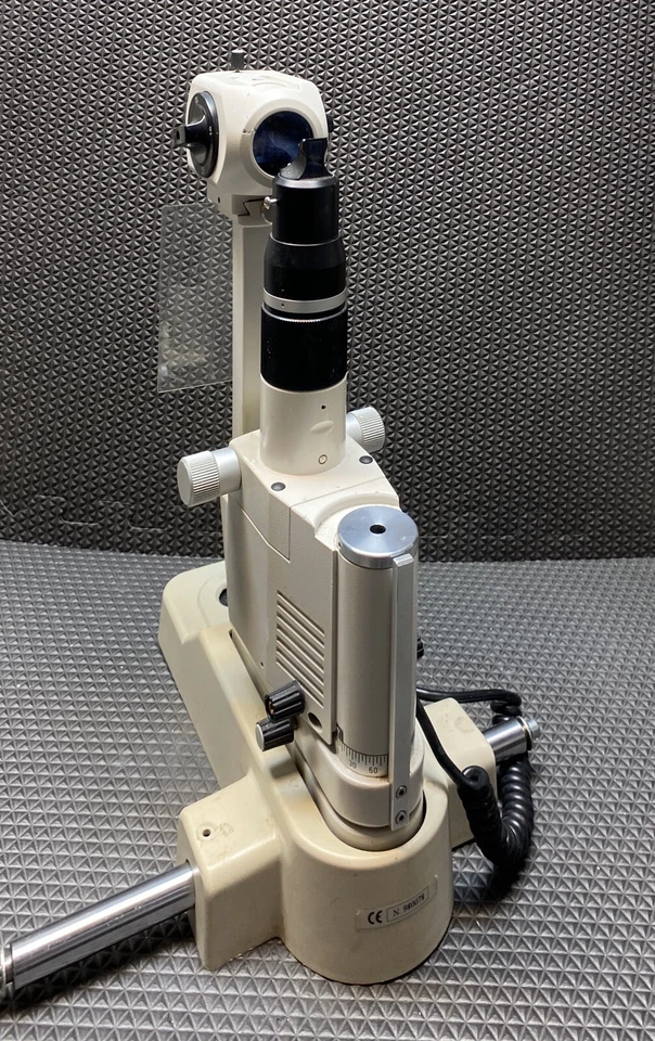 Lâmpada de fenda Reichert corpo Xcel 200 com alça seletora de ampliação. - Imagem 3 de 4