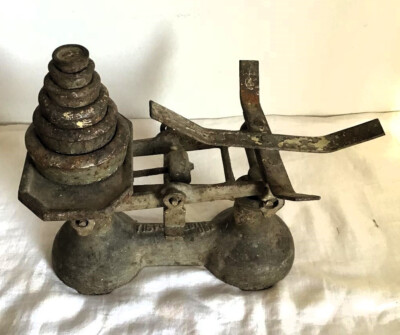 Antique ''7lb FOR DOMESTIC USE'' Cast Iron Balance Scales with set of weights.