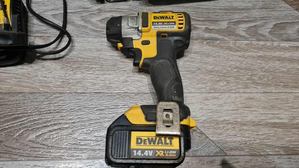 DEWALT DCF825 IMPACT DRIVER 14.4v +3.0Ah Battery+Charge - Image 2 of 4