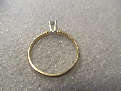 Anillo solitario de corte princesa de diamantes de oro amarillo de 14 K - Imagen 10 de 10