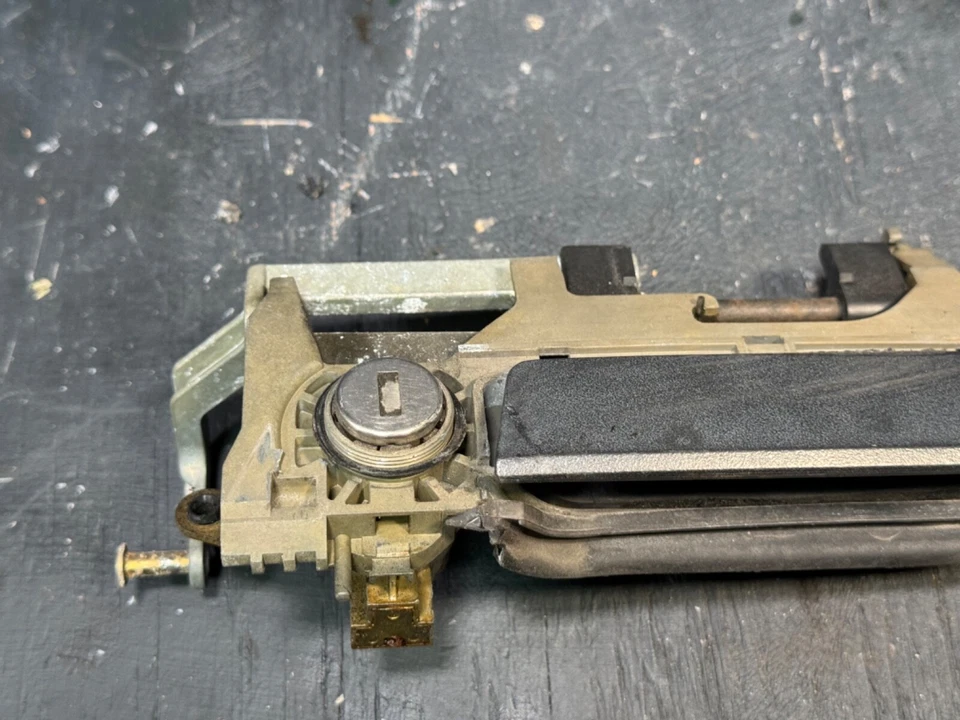 BMW Z3 1996-2002 LADO DERECHO PASAJERO EXTERIOR MANIJA CERRADURA PESTILLO TIRADOR OEM Foto 3 de 4