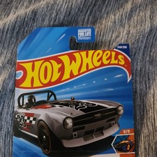 Hot Wheels Triumph TR6 Ultra Hots Mattel New Die Cast HRX01