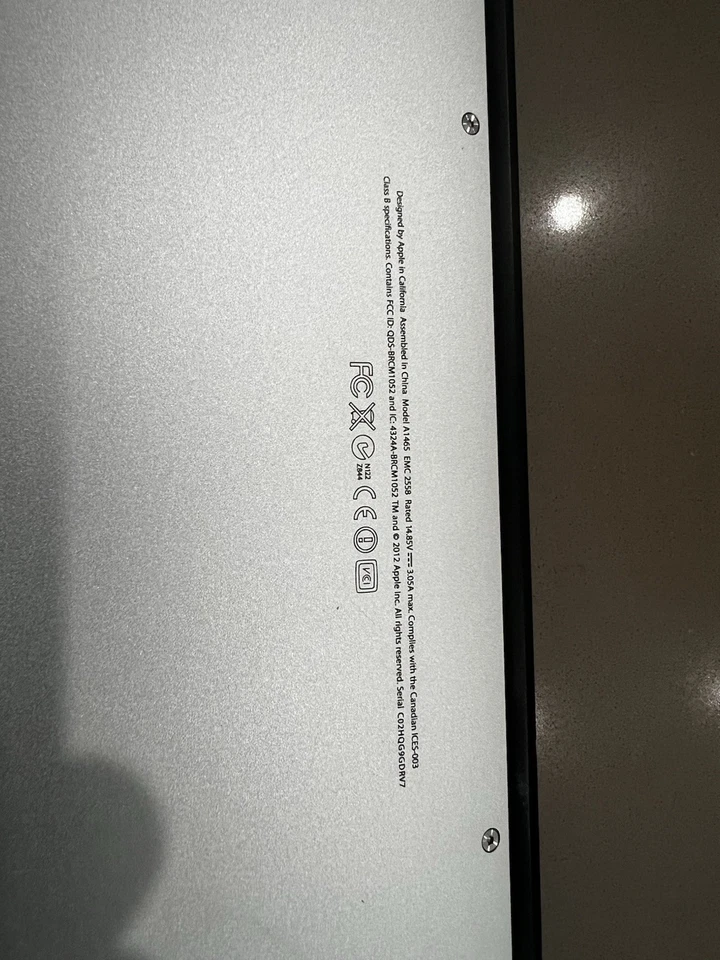 Apple MacBook Air Plateado Modelo A1465 Diseñado por Apple en California 2012 Foto 4 de 4