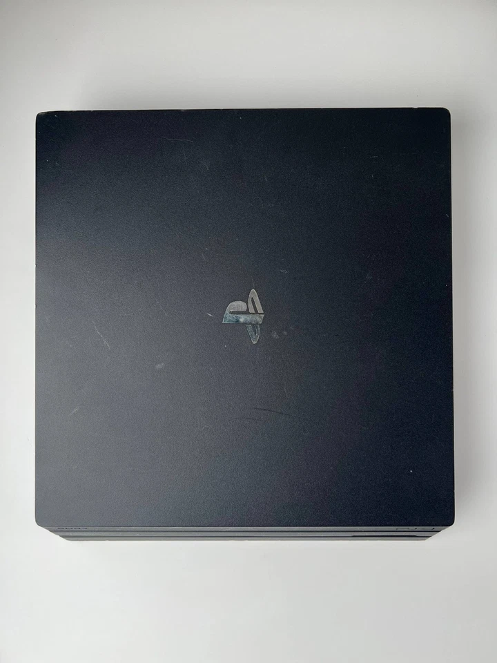 Sony PlayStation 4 Pro, foto 2 di 5