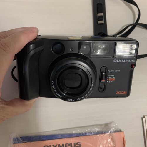 OLYMPUS Quick Shooter Zoom 35-70mm Lens 35mm Camera  Working Brand New Battery - Picture 1 of 8