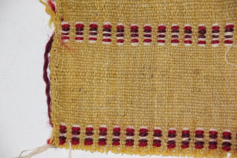 Petit fragment de tissu jaune 32 x 20 cm - Photo 3/3