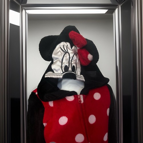NEU! Damen Minnie Mouse Jumpsuit mit Kapuze rot mit weißen Tupfen Fleece Größe M - Bild 10 von 22